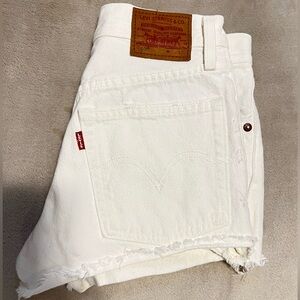 White Levi's Shorts 501